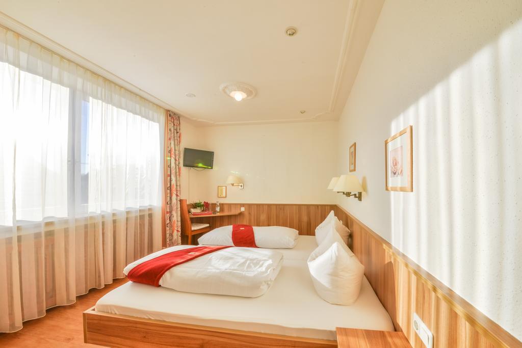 Hotel Drei Loewen Дахау Номер фото