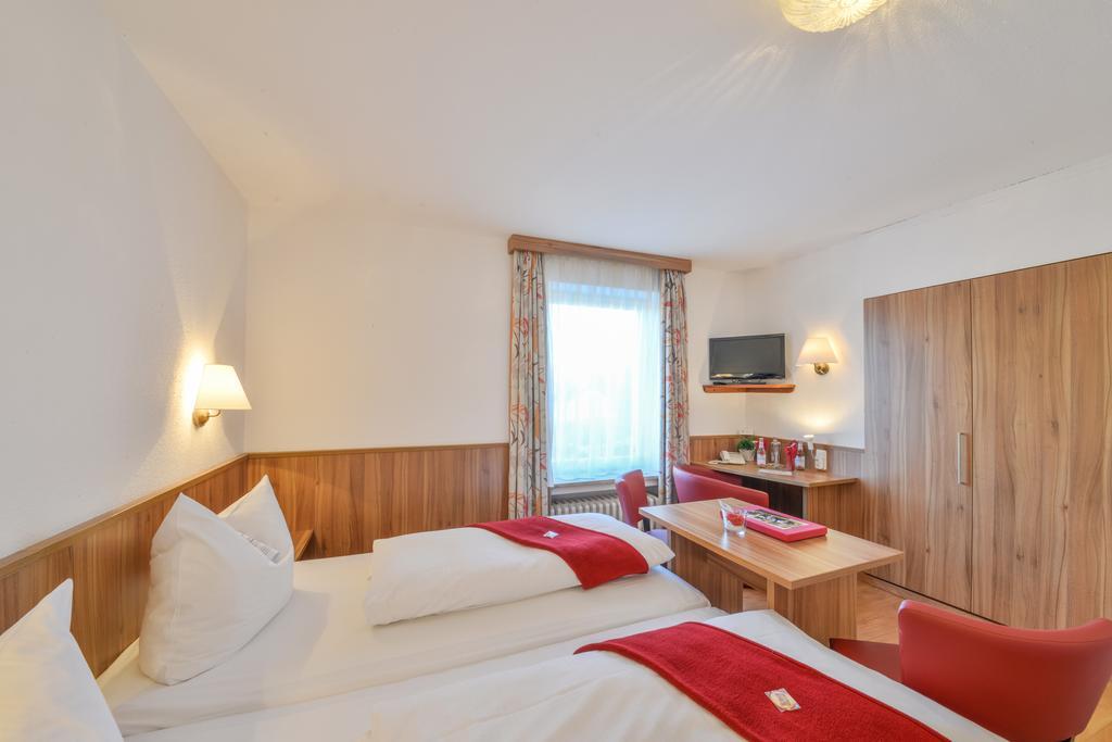 Hotel Drei Loewen Дахау Номер фото