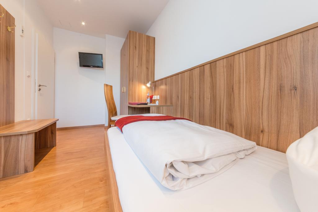 Hotel Drei Loewen Дахау Номер фото