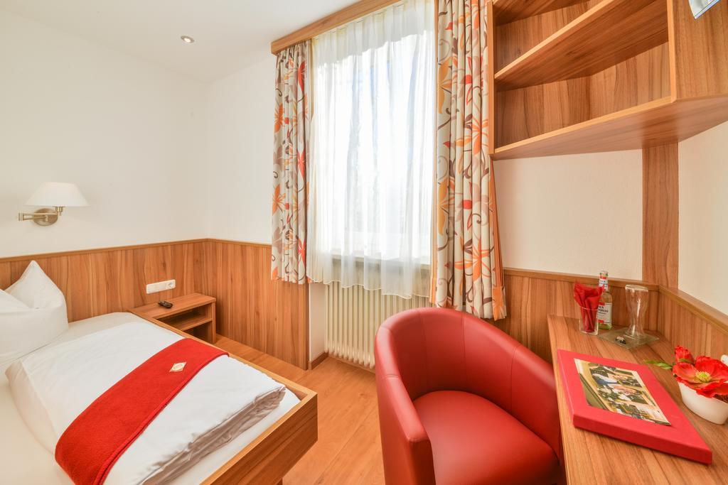 Hotel Drei Loewen Дахау Номер фото