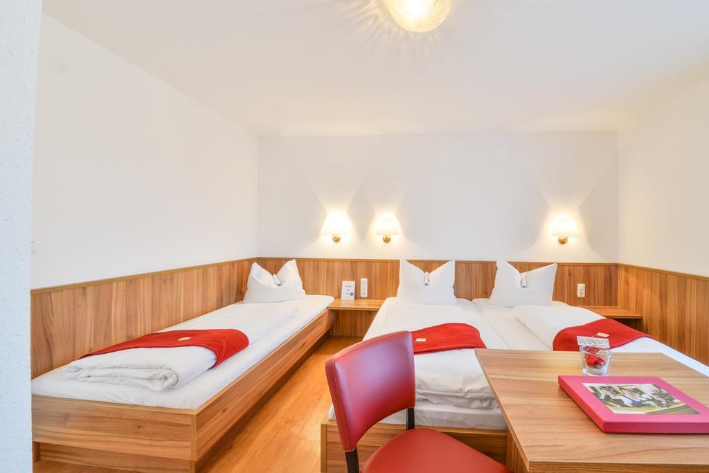 Hotel Drei Loewen Дахау Номер фото