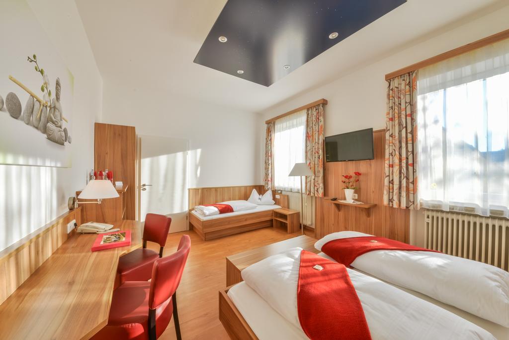 Hotel Drei Loewen Дахау Номер фото