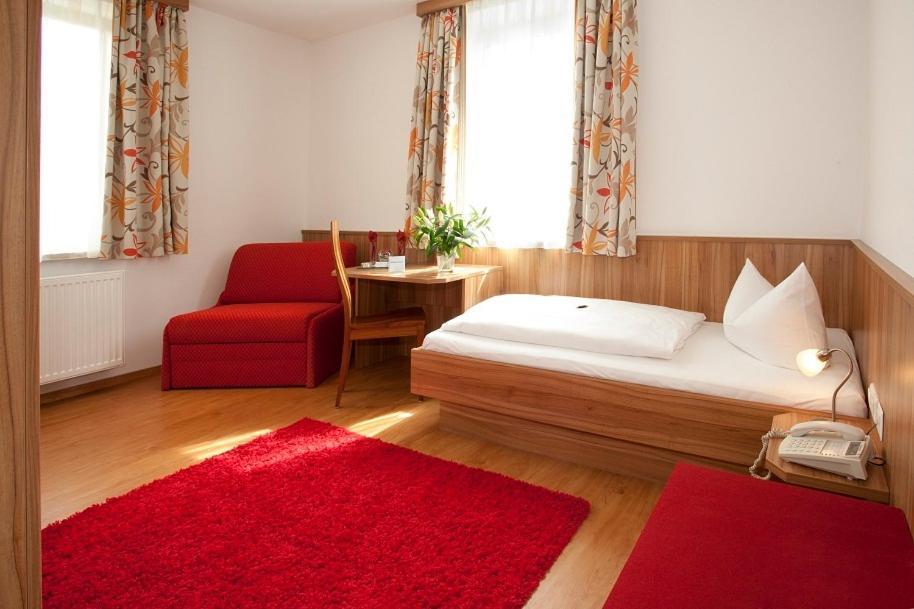 Hotel Drei Loewen Дахау Экстерьер фото